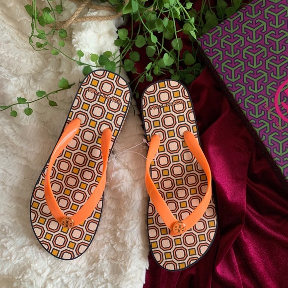 🎈SOLD 🎈 Tory Burch Flip flops - Picture 1 of 6
